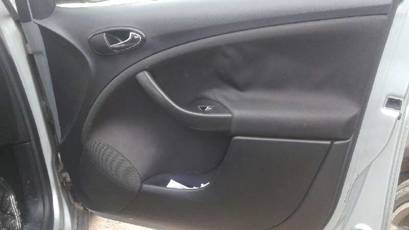 ELEVALUNAS DELANTERO DERECHO