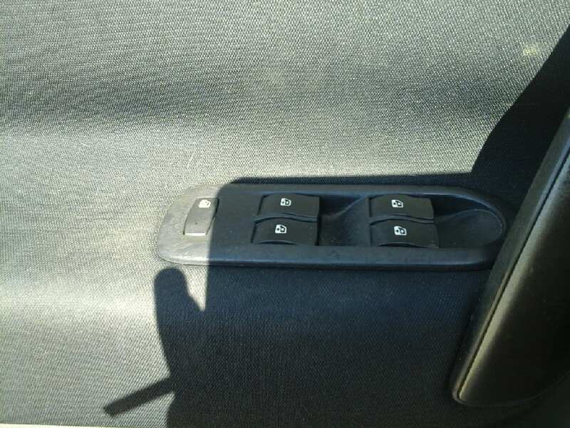 MANDO ELEVALUNAS DELANTERO DERECHO