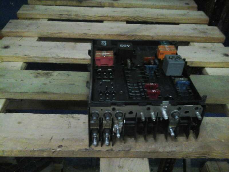 CAJA RELES - FUSIBLES