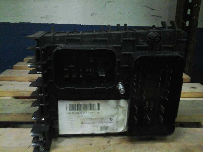 CAJA RELES - FUSIBLES