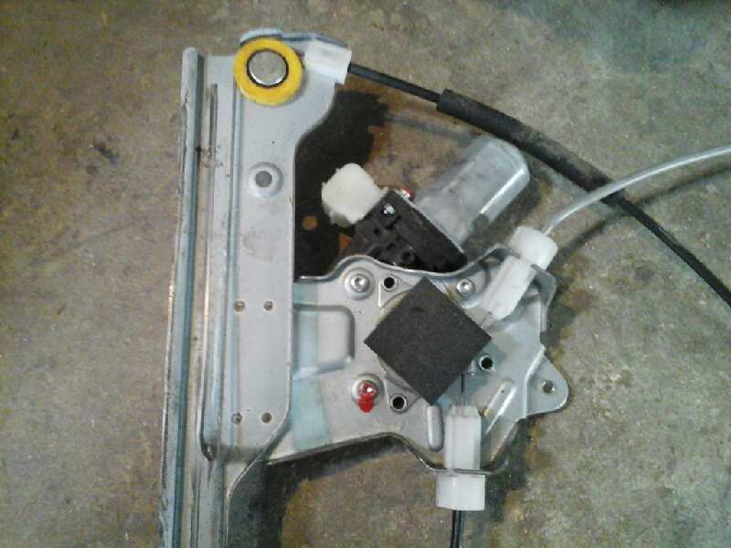 ELEVALUNAS DELANTERO IZQUIERDO