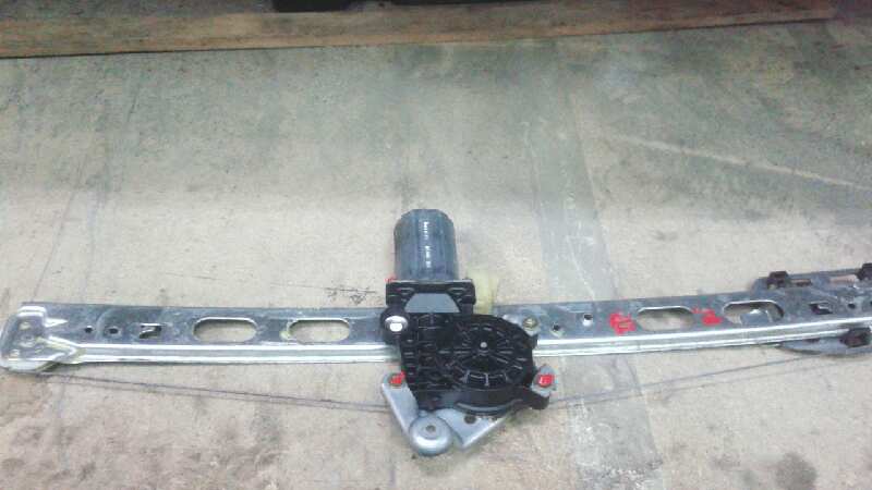 ELEVALUNAS TRASERO DERECHO