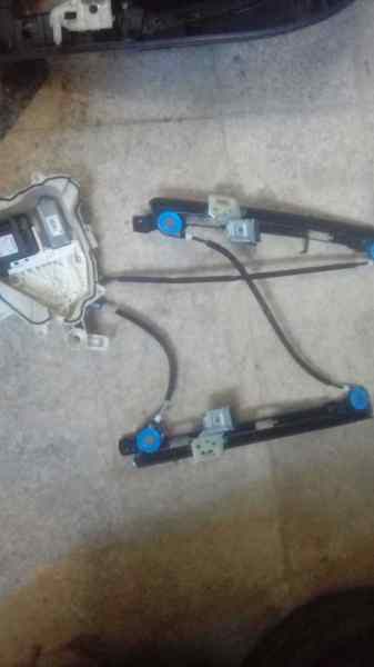 ELEVALUNAS DELANTERO DERECHO