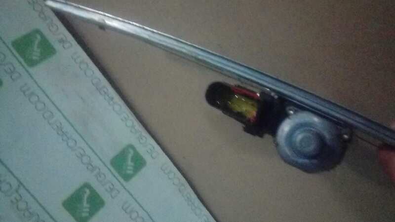 ELEVALUNAS DELANTERO IZQUIERDO