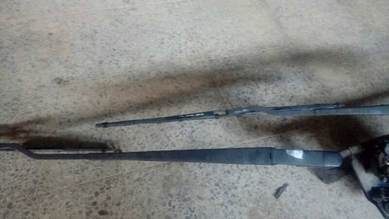 BRAZO LIMPIA DELANTERO DERECHO