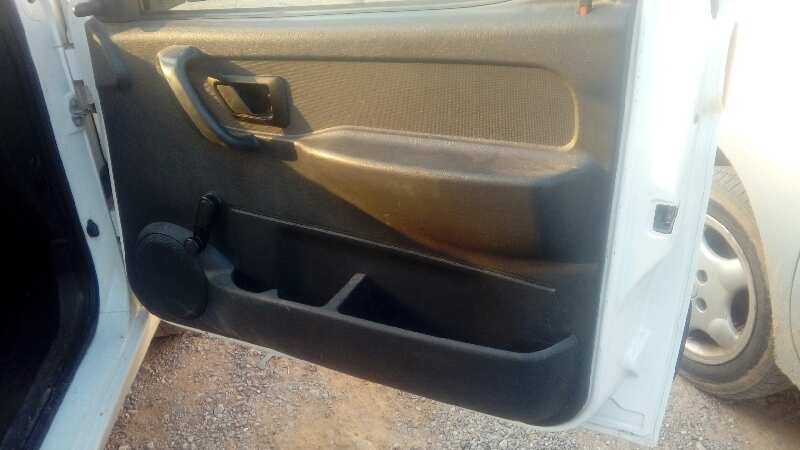 GUARNECIDO PUERTA DELANTERA DERECHA