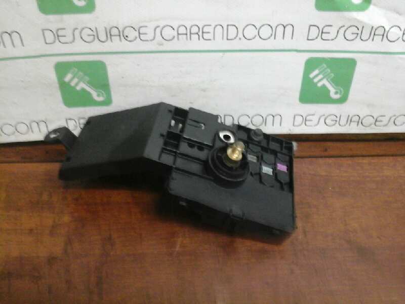 CAJA RELES - FUSIBLES