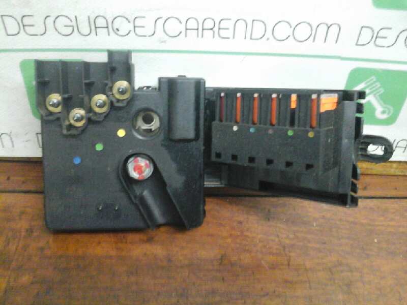 CAJA RELES - FUSIBLES