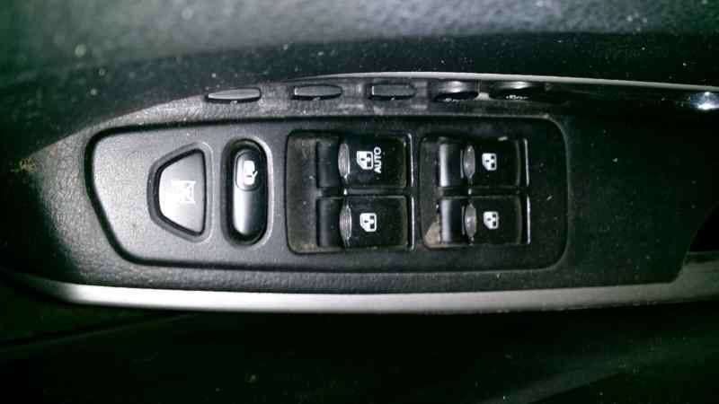 MANDO ELEVALUNAS DELANTERO IZQUIERDO 