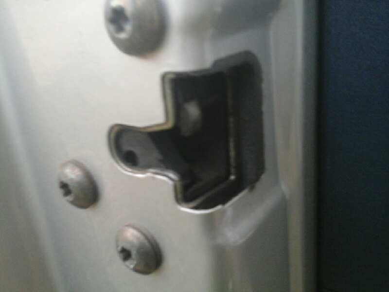 CERRADURA PUERTA DELANTERA IZQUIERDA 