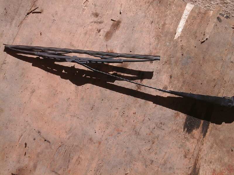 BRAZO LIMPIA DELANTERO DERECHO