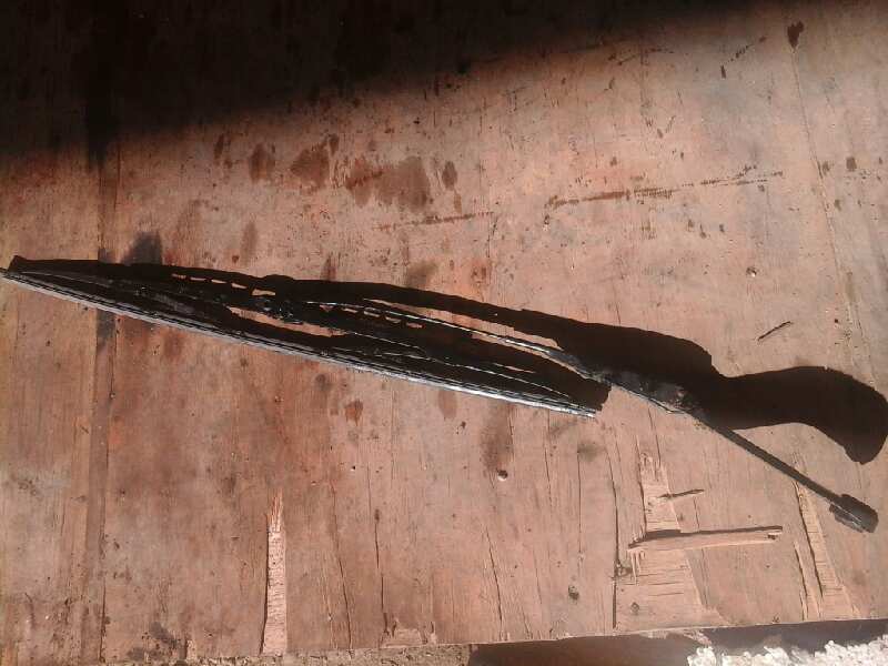 BRAZO LIMPIA DELANTERO DERECHO