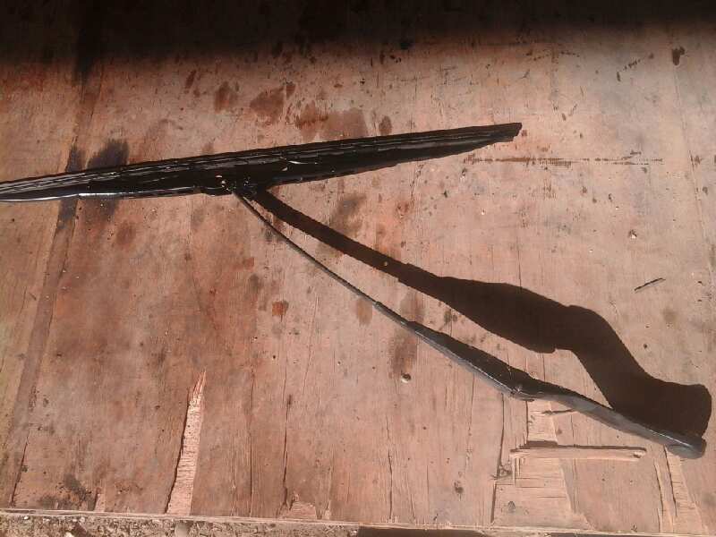 BRAZO LIMPIA DELANTERO DERECHO