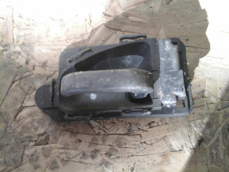 MANETA INTERIOR DELANTERA DERECHA