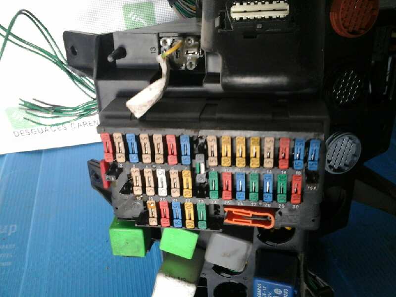 CAJA RELES - FUSIBLES