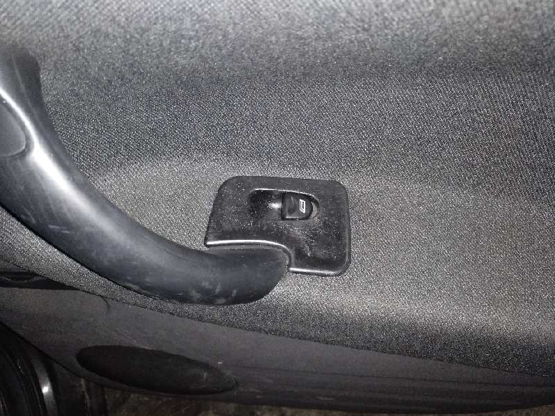 MANDO ELEVALUNAS TRASERO DERECHO