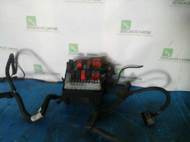 CAJA RELES - FUSIBLES