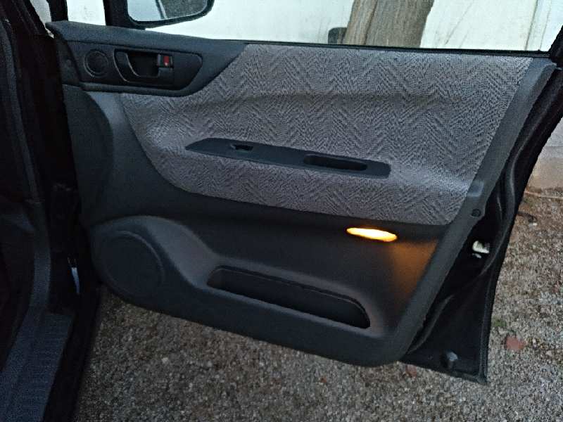 GUARNECIDO PUERTA DELANTERA DERECHA