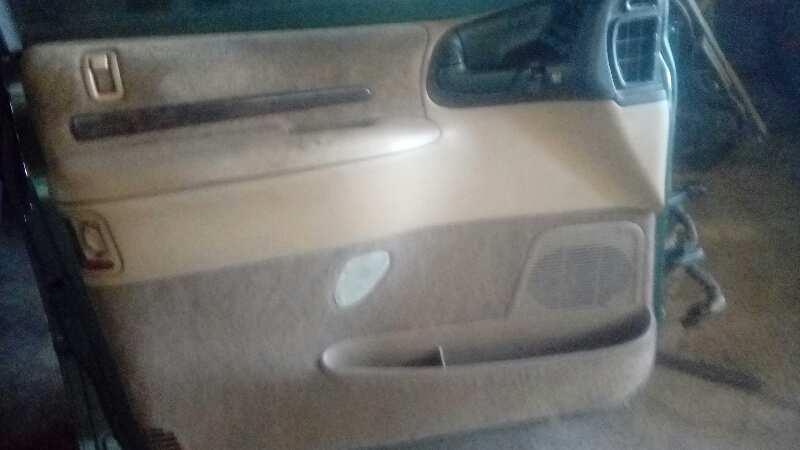 GUARNECIDO PUERTA DELANTERA IZQUIERDA