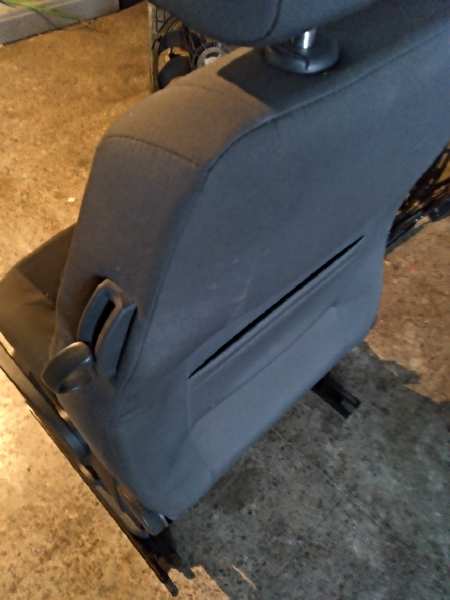 ASIENTO DELANTERO IZQUIERDO