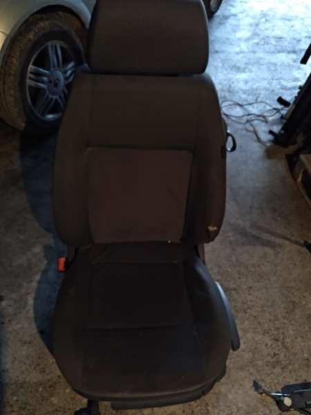 ASIENTO DELANTERO IZQUIERDO