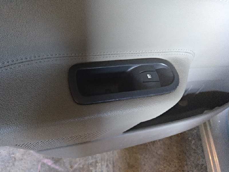 CERRADURA PUERTA TRASERA IZQUIERDA 