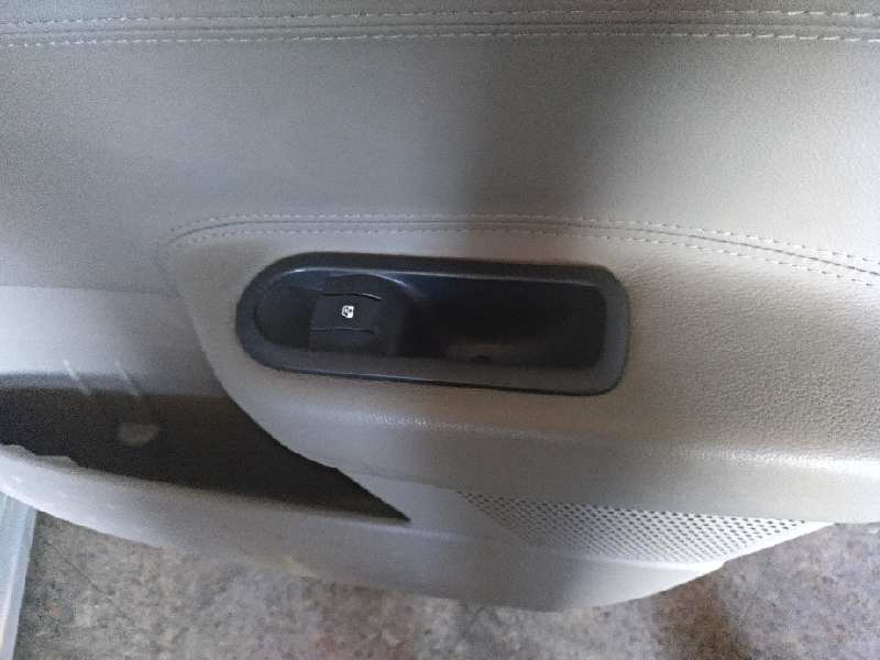 CERRADURA PUERTA TRASERA DERECHA 