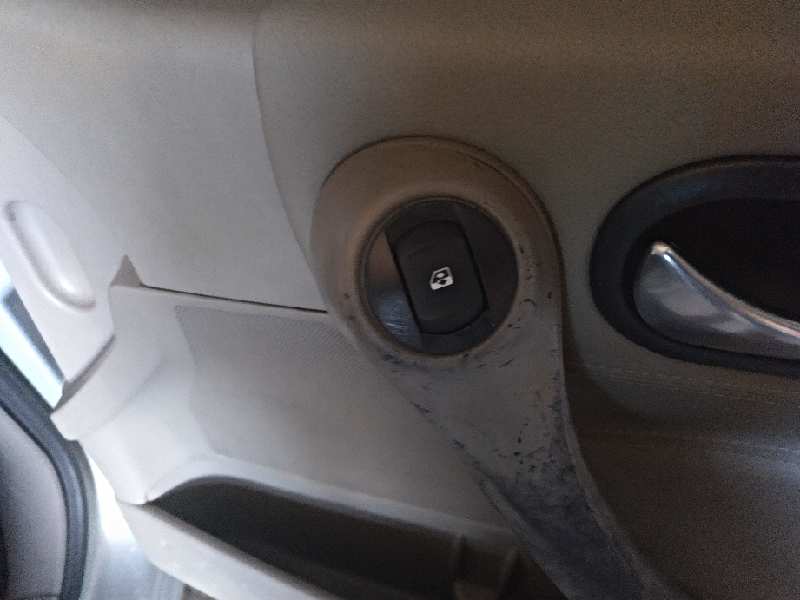 MANDO ELEVALUNAS DELANTERO DERECHO