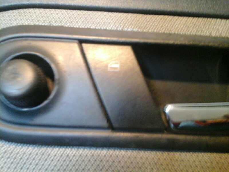 MANDO ELEVALUNAS DELANTERO DERECHO