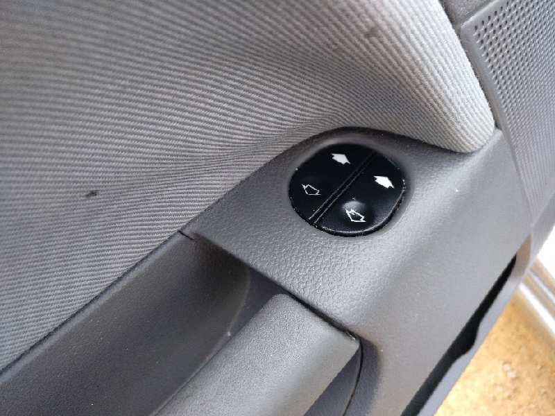 MANDO ELEVALUNAS DELANTERO IZQUIERDO 