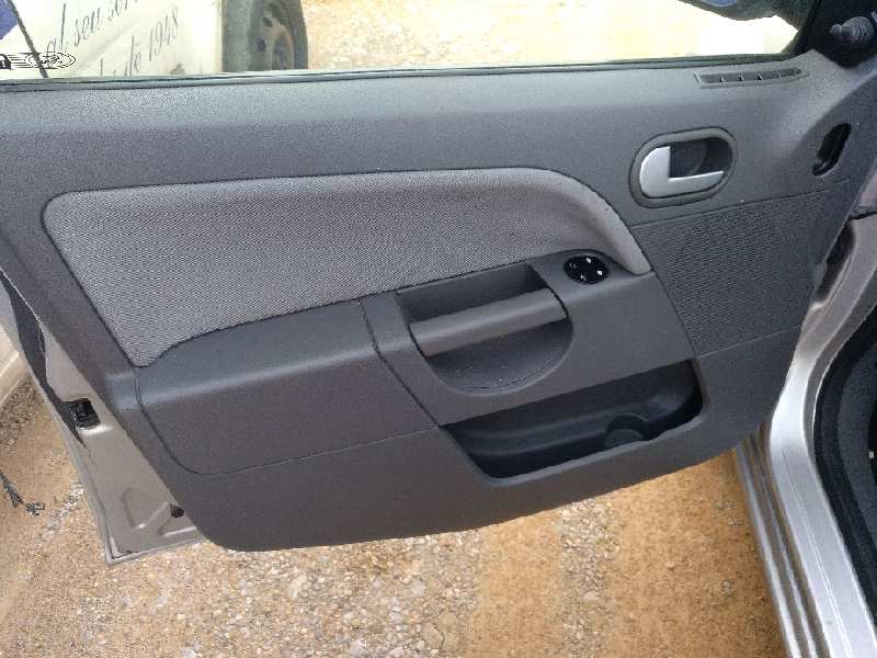 GUARNECIDO PUERTA DELANTERA IZQUIERDA