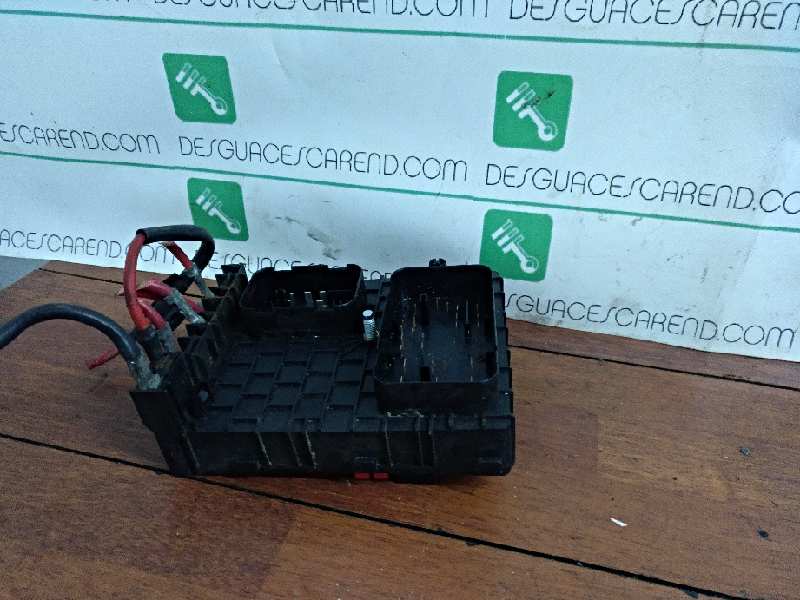 CAJA RELES - FUSIBLES