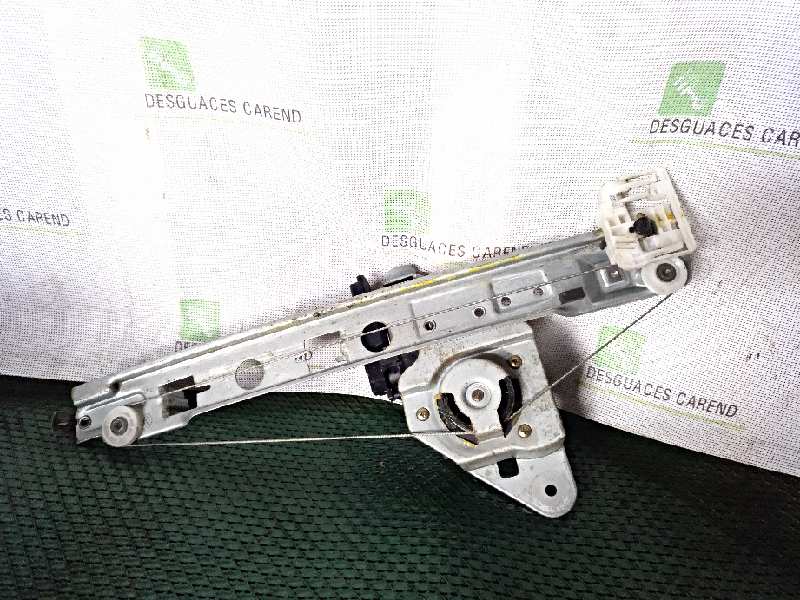 ELEVALUNAS TRASERO DERECHO