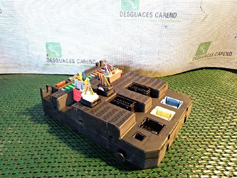 CAJA RELES - FUSIBLES