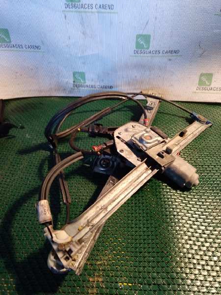 ELEVALUNAS DELANTERO DERECHO