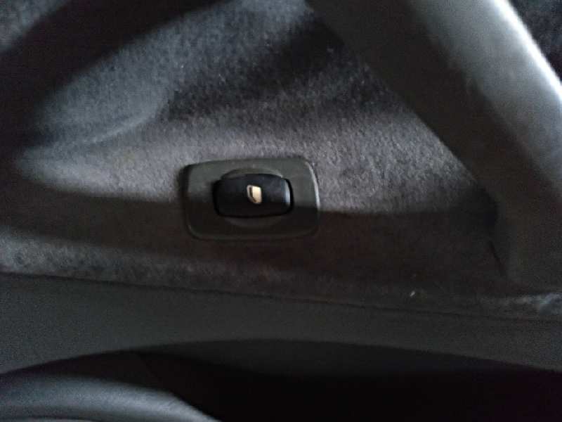 MANDO ELEVALUNAS TRASERO DERECHO