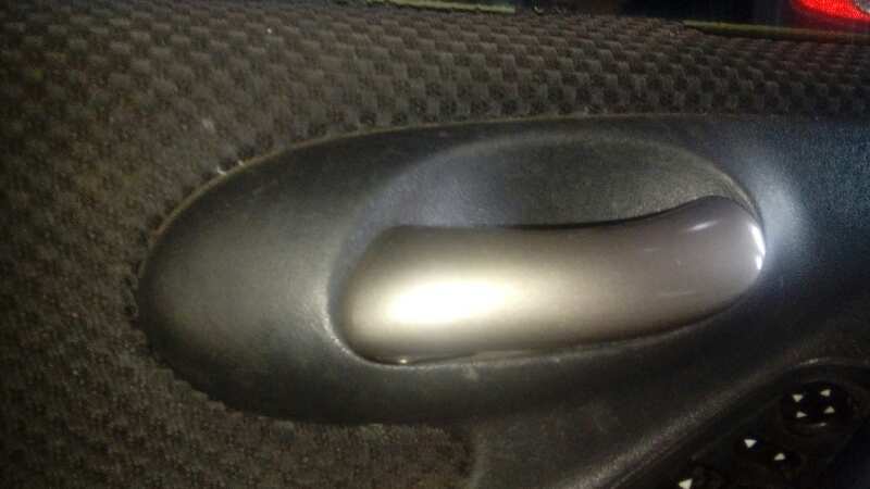 MANETA INTERIOR DELANTERA IZQUIERDA