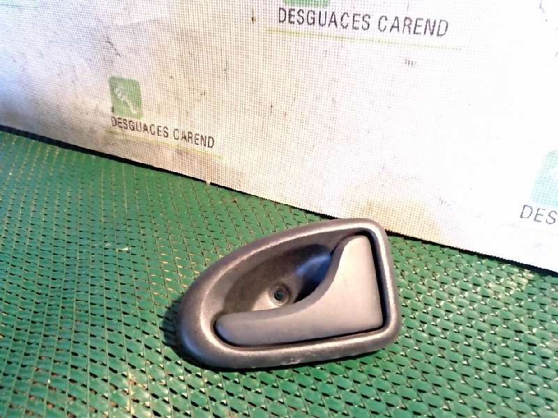 MANETA INTERIOR DELANTERA DERECHA