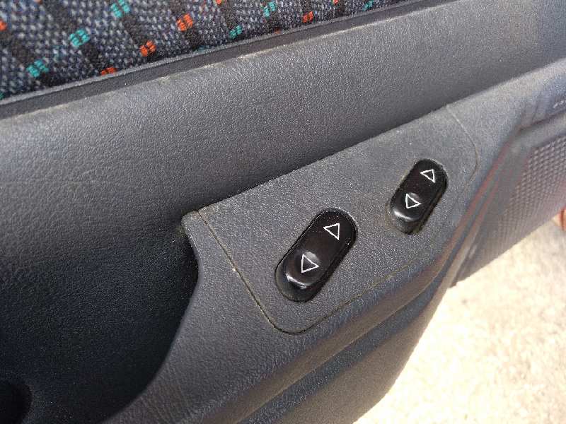 MANDO ELEVALUNAS DELANTERO IZQUIERDO 