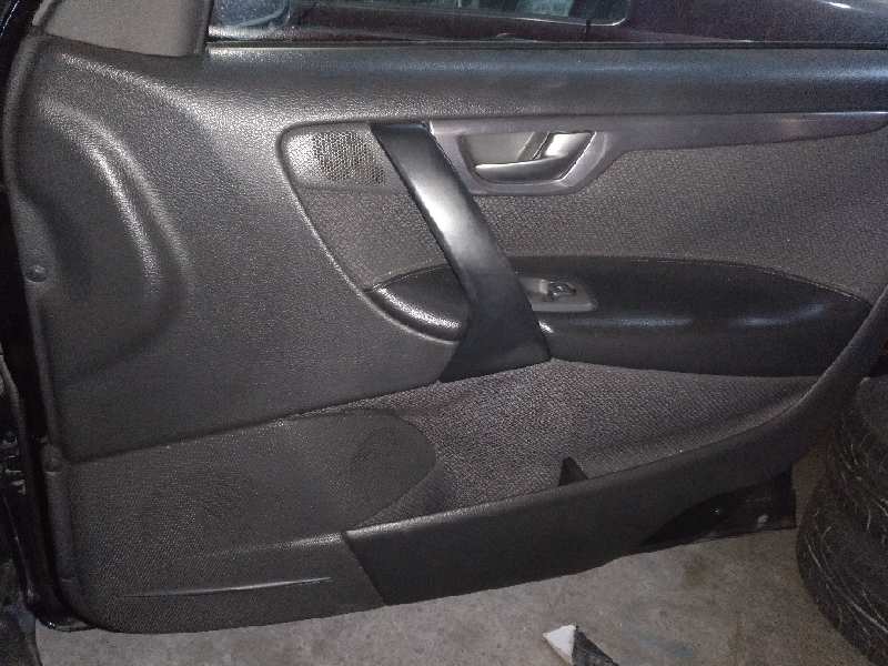 GUARNECIDO PUERTA DELANTERA DERECHA