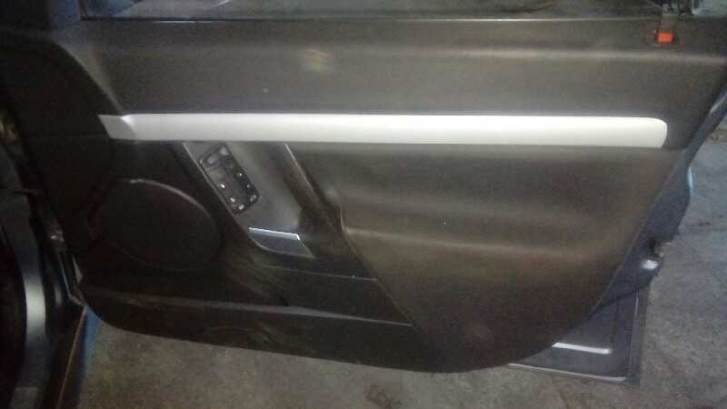 GUARNECIDO PUERTA DELANTERA DERECHA