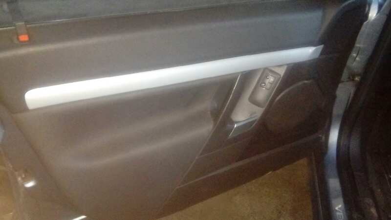 GUARNECIDO PUERTA DELANTERA IZQUIERDA