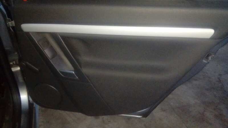 GUARNECIDO PUERTA TRASERA DERECHA