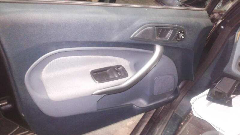 GUARNECIDO PUERTA DELANTERA IZQUIERDA