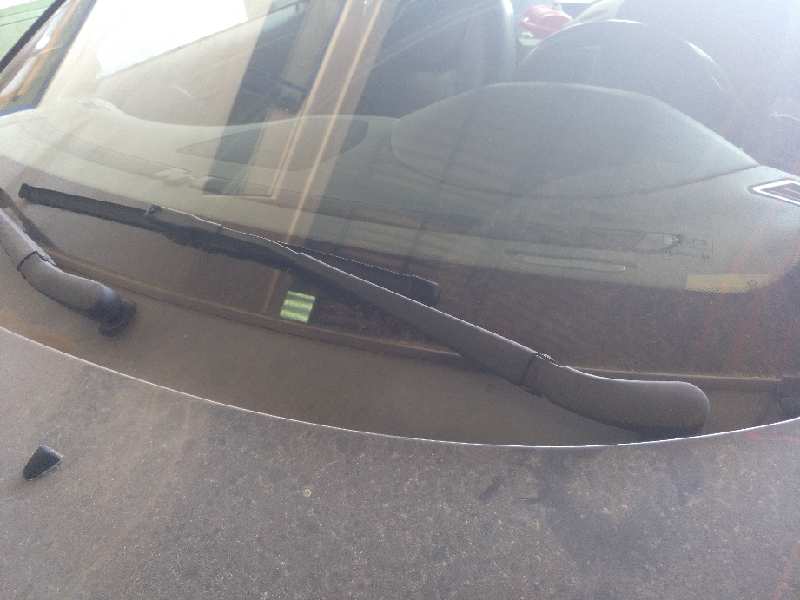 BRAZO LIMPIA DELANTERO IZQUIERDO