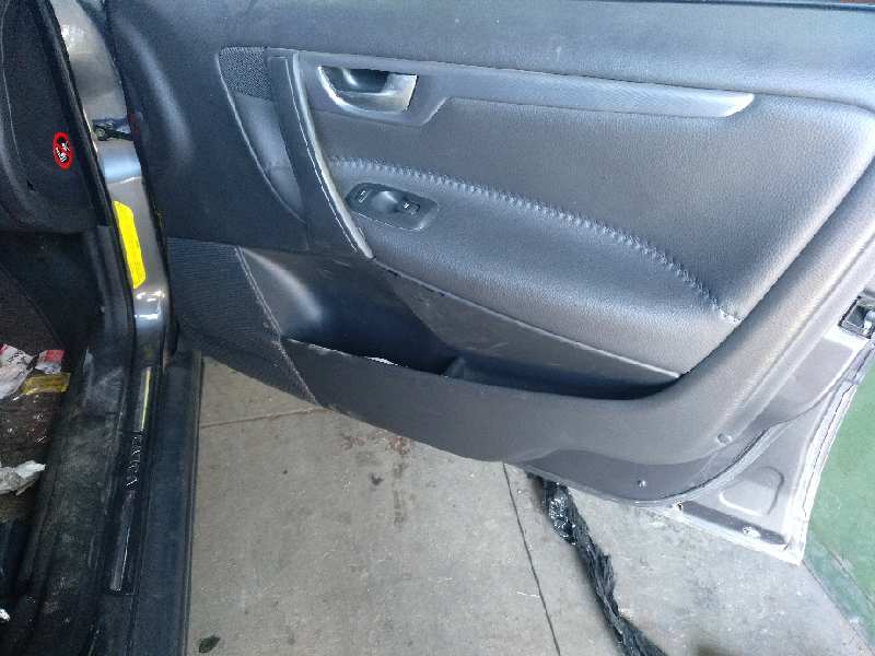 GUARNECIDO PUERTA DELANTERA DERECHA