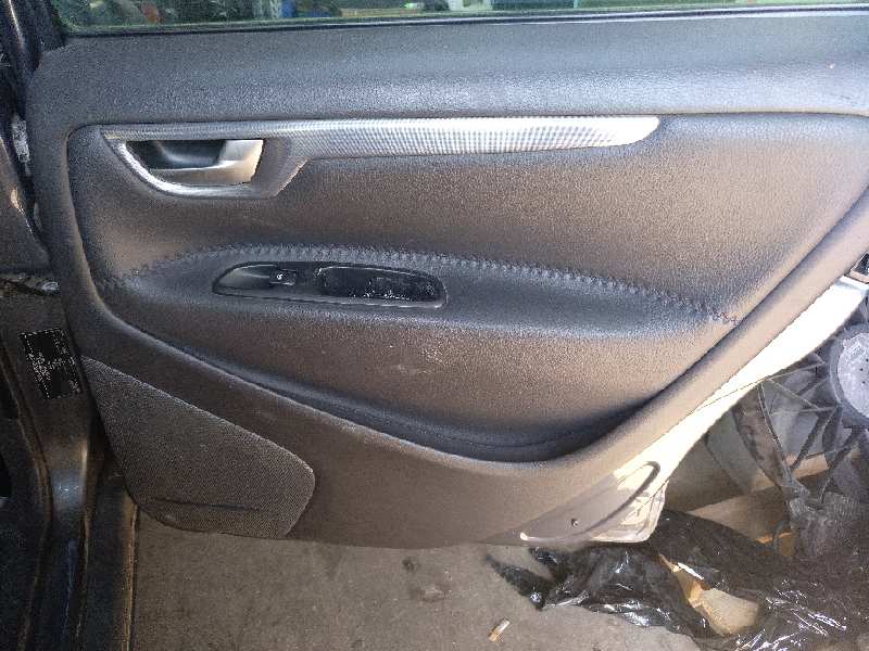 GUARNECIDO PUERTA TRASERA DERECHA