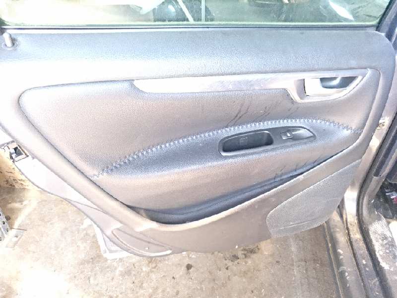 GUARNECIDO PUERTA TRASERA IZQUIERDA