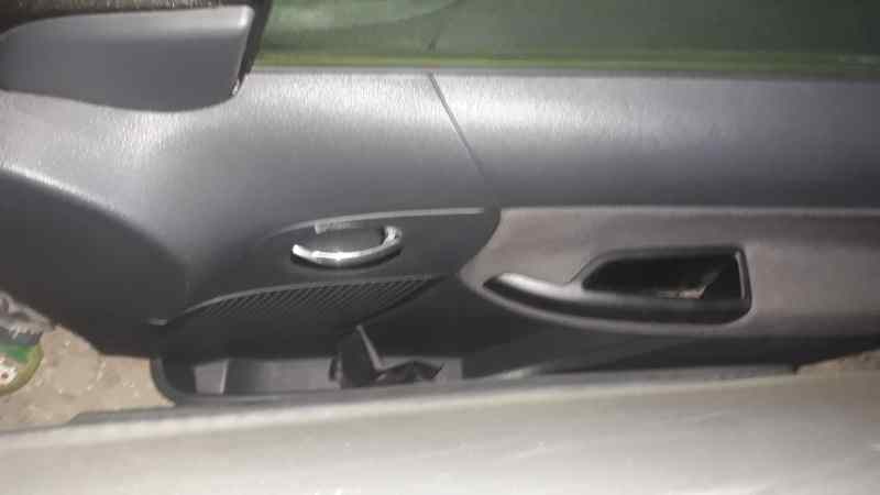 GUARNECIDO PUERTA DELANTERA DERECHA