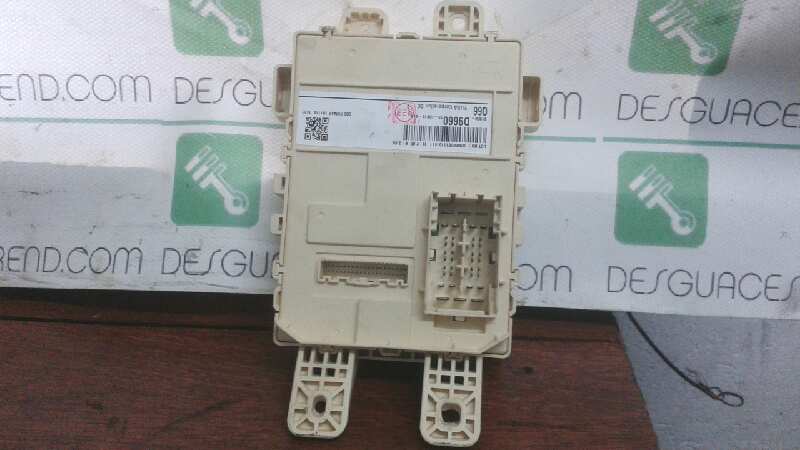 CAJA RELES - FUSIBLES